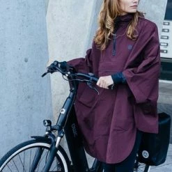 AGU Grant Regenponcho Essential Unisex - Navy Blauw - One Size - Dames & Heren - Waterdicht & Ademend 26 AGU Grant Regenponcho Essential Unisex - Navy Blauw - One Size - Dames & Heren - Waterdicht & Ademend -CeLaVi winkel 550x320 6