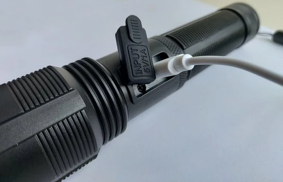 King Mungo Zeer Krachtige Militaire LED Zaklamp - Oplaadbaar - Inclusief 18650 Batterij 7 King Mungo Zeer Krachtige Militaire LED Zaklamp - Oplaadbaar - Inclusief 18650 Batterij - Afbeelding 5