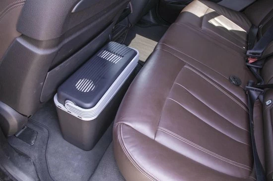 Bo-Camp Elektrische Autokoelbox Arctic - 12 Volt - 12 Liter - Zwart/Grijs 6 Bo-Camp Elektrische Autokoelbox Arctic - 12 Volt - 12 Liter - Zwart/Grijs - Afbeelding 4