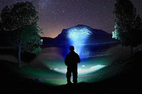 Merkloos Professionele 1000 Lumen LED Zaklamp Met Zoomfunctie 10 Merkloos Professionele 1000 Lumen LED Zaklamp Met Zoomfunctie - Afbeelding 8