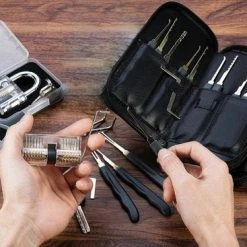 ProSolve 34 Delige Lockpick Set Voor Beginners En Gevorderden Met 2x Oefenslot Een Opberghoes En Opberg Doosjes - Lockpicking Set - Survival Kit - Gereedschapset - Doorzichtig Slot Transparant - Black Friday 2022 Deals - Slotenmaker -CeLaVi winkel 550x367 4