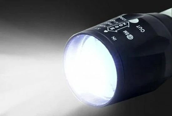 EZMarkt Zaklamp Oplaadbaar 2000 Lumen - Waterproof - Zeer Fel - Klein - 2 In 1 - Led 4 EZMarkt Zaklamp Oplaadbaar 2000 Lumen - Waterproof - Zeer Fel - Klein - 2 In 1 - Led - Afbeelding 2