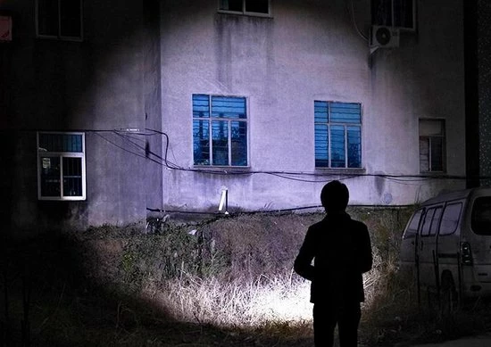 LED Flashlight Oplaadbare USB LED-zaklamp - Herlaadbare Flashlight Waterproof - 800 Lumen - Met Zoom - Waterbestendig - Zwart 5 LED Flashlight Oplaadbare USB LED-zaklamp - Herlaadbare Flashlight Waterproof - 800 Lumen - Met Zoom - Waterbestendig - Zwart - Afbeelding 3