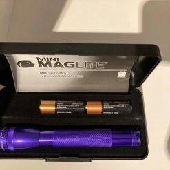 Maglite Mini 2AA Zaklamp Paars In Geschenk Doos