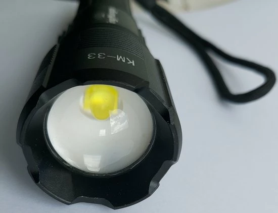 King Mungo Zeer Krachtige Militaire LED Zaklamp - Oplaadbaar - Inclusief 18650 Batterij 5 King Mungo Zeer Krachtige Militaire LED Zaklamp - Oplaadbaar - Inclusief 18650 Batterij - Afbeelding 3