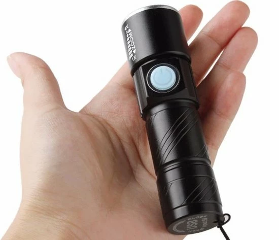 LED Flashlight Oplaadbare USB LED-zaklamp - Herlaadbare Flashlight Waterproof - 800 Lumen - Met Zoom - Waterbestendig - Zwart 6 LED Flashlight Oplaadbare USB LED-zaklamp - Herlaadbare Flashlight Waterproof - 800 Lumen - Met Zoom - Waterbestendig - Zwart - Afbeelding 4