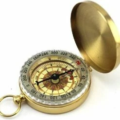 LOUZIR Kompas Messing Met Fluorescerende Buitenring - Luxe Kompas - Klassieke Kompas - Celvar - Glow In The Dark – Compass Brass -CeLaVi winkel 550x507 2