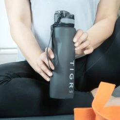 TIGR The Athlete - Drinkfles - Waterfles Met Fruit Filter - 1000ml - Grijs - Met Mengbal Voor Shakes -CeLaVi winkel 550x550 139