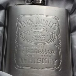 Maxium - Jack Daniels Heupfles - Zilver - Gift Set - RVS - Drankfles - Flacon - Zakfles - Zakflacon - Drankflacon - Heupfles - Veldfles - Incl. Trechter En Bekertjes -CeLaVi winkel 550x572 4