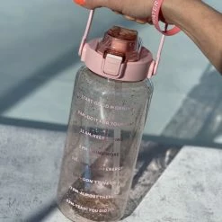 Merkloos Waterfles 2 Liter - Waterfles Met Rietje - Grote Waterfles - Sportbidon - Twee Liter Waterfles - Sportfles - Sportfles Fitness - Bottle 2 Liter- Drinkfles - Schenkfles - Roze Transparant - Gratis Armband - Waterflessen -CeLaVi winkel 550x733 40